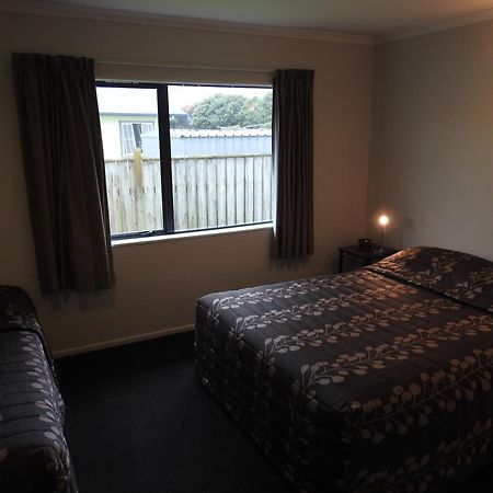 Tudor Lodge Motel Hawera Kültér fotó