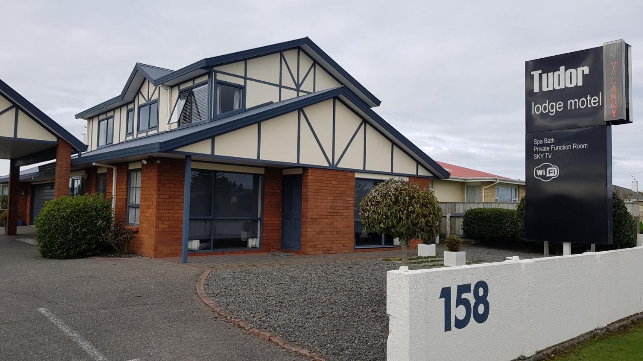 Tudor Lodge Motel Hawera Kültér fotó