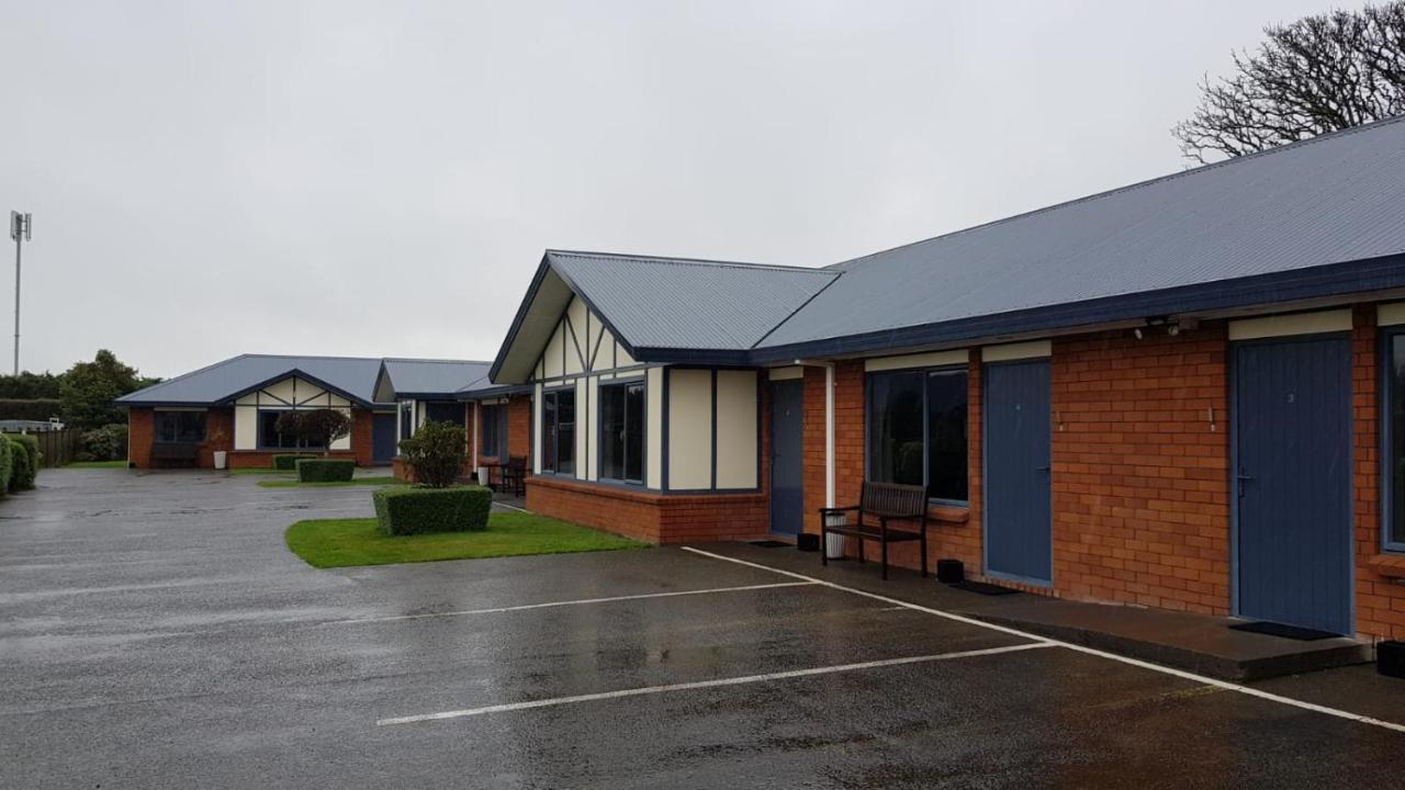 Tudor Lodge Motel Hawera Kültér fotó