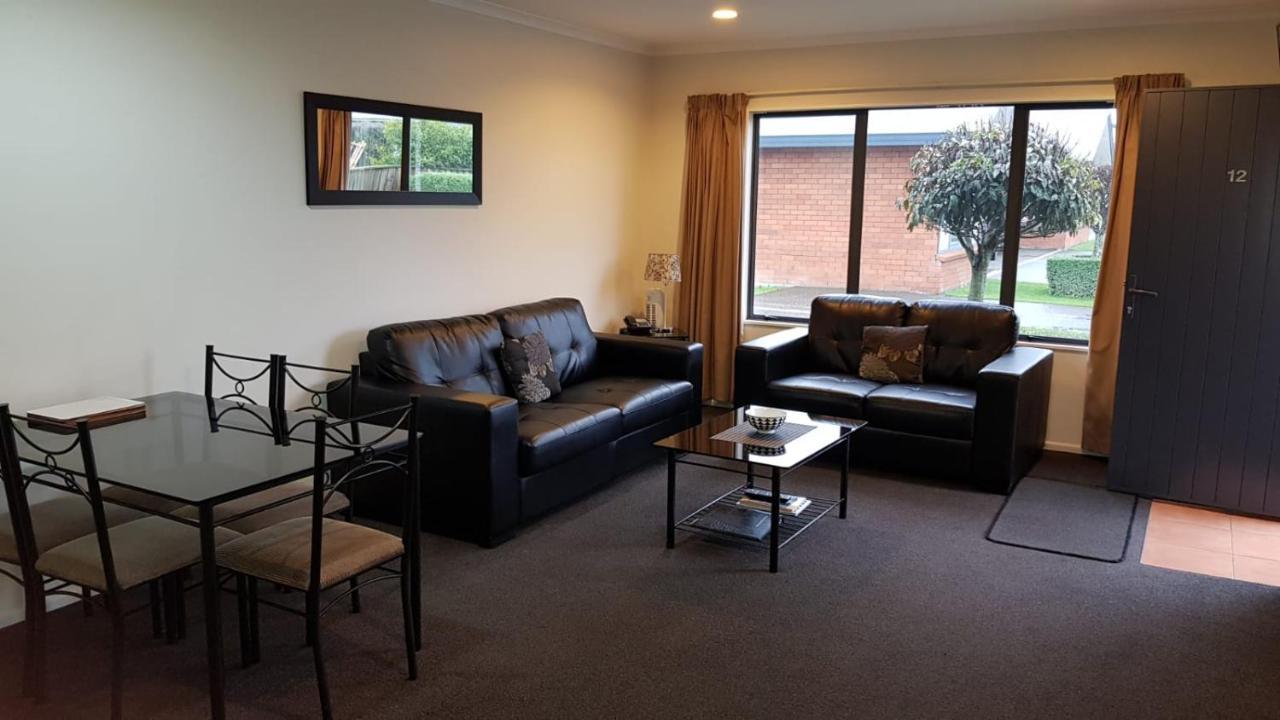 Tudor Lodge Motel Hawera Kültér fotó