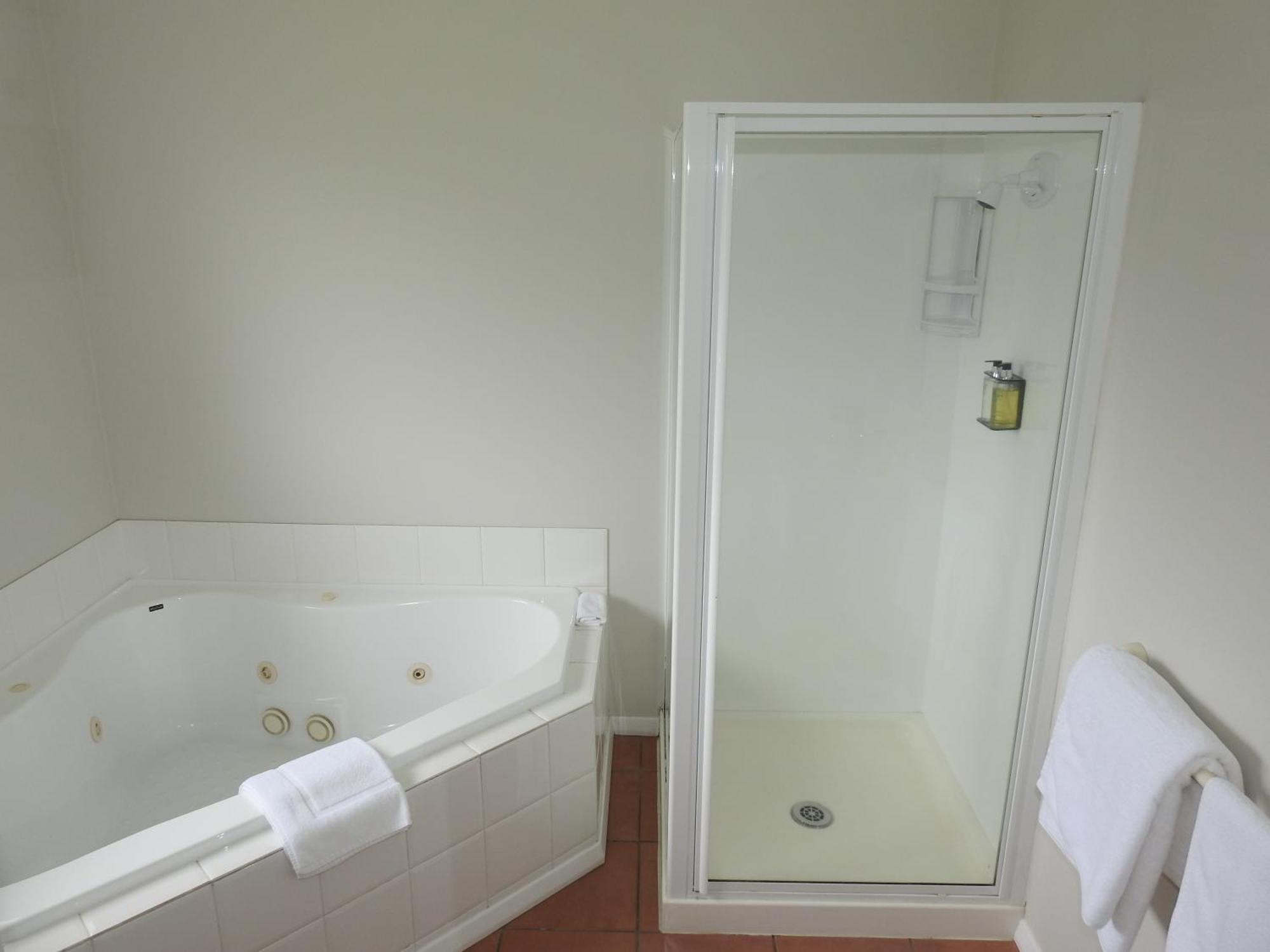 Tudor Lodge Motel Hawera Kültér fotó
