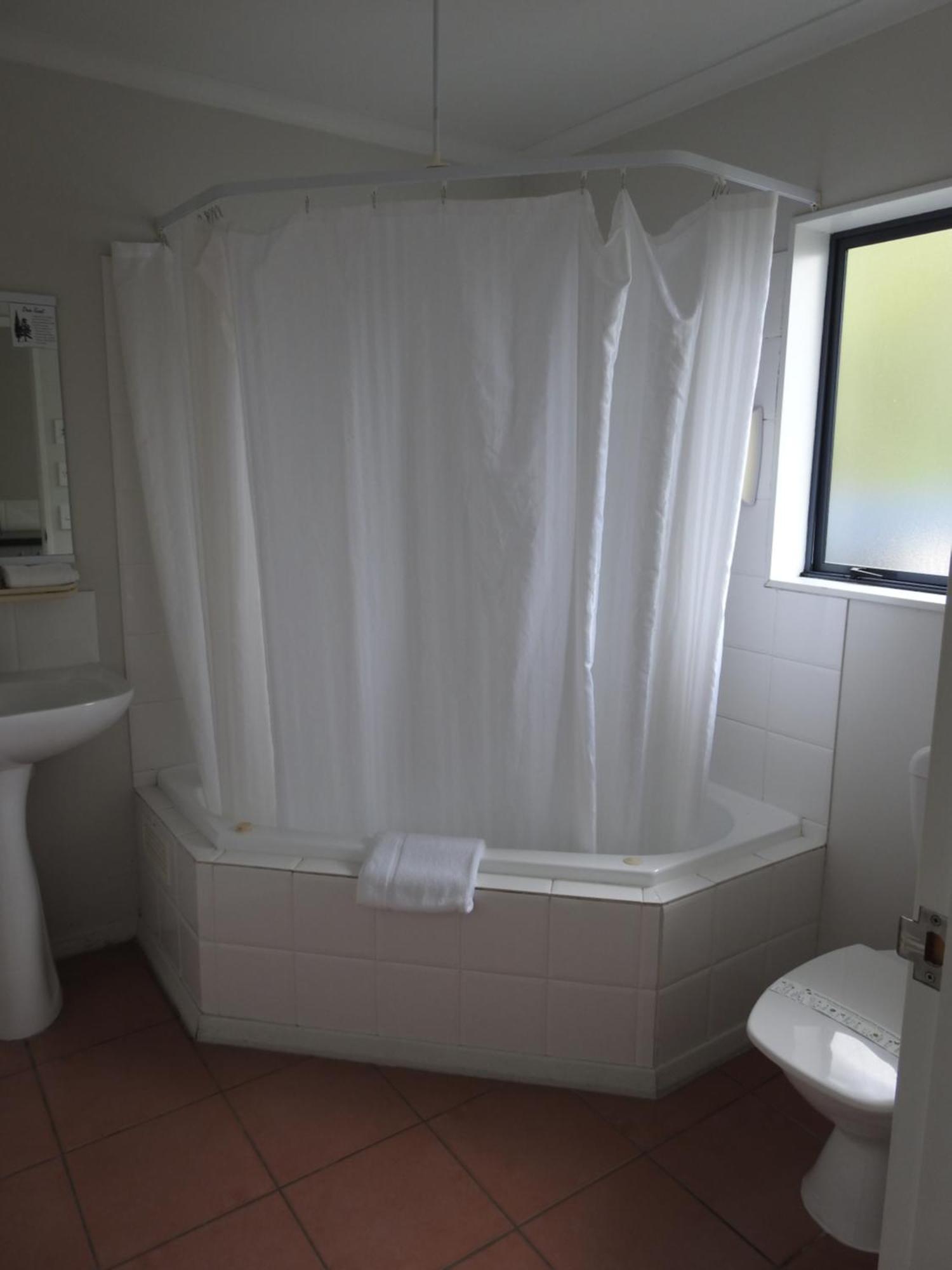 Tudor Lodge Motel Hawera Kültér fotó