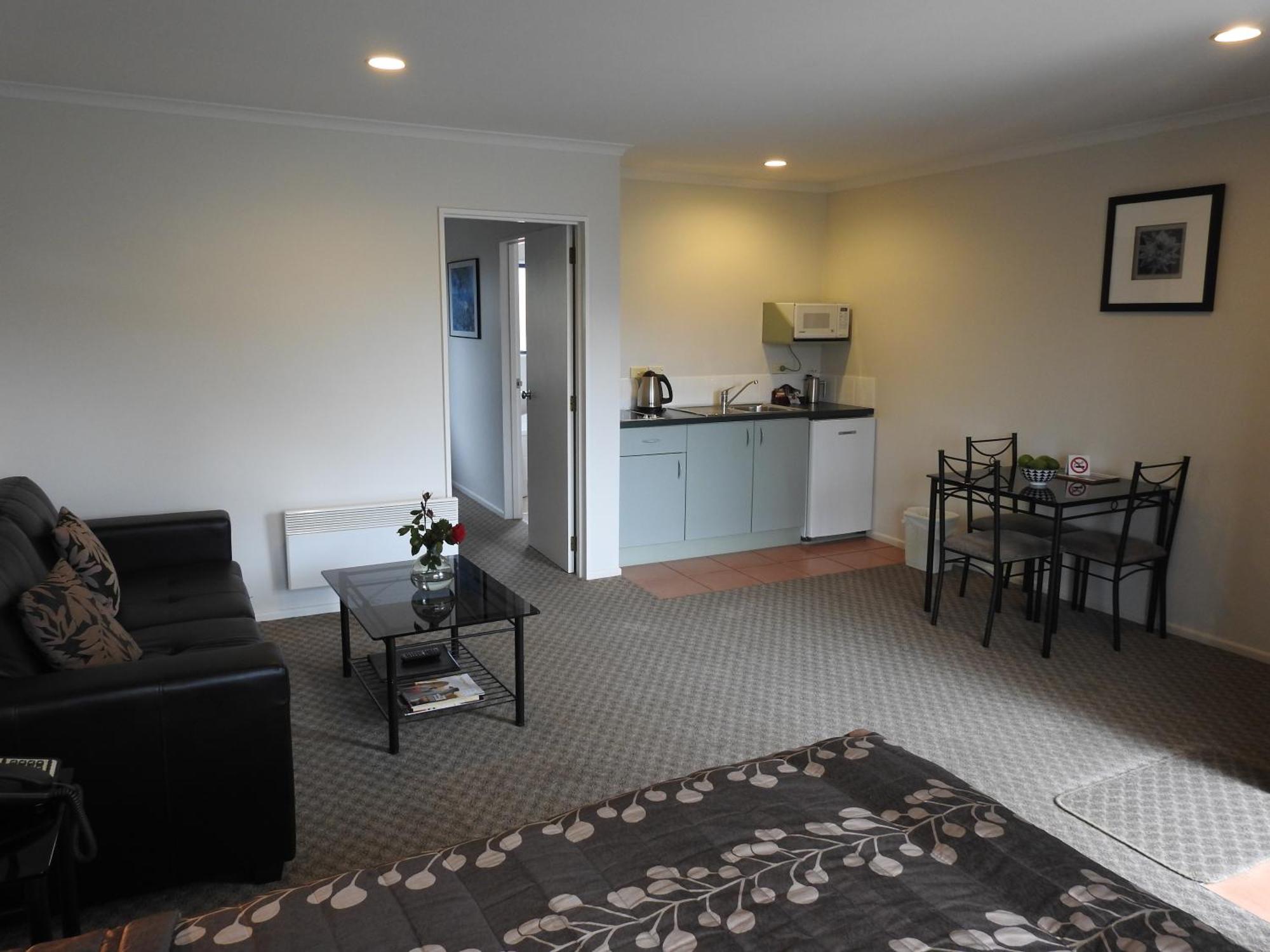 Tudor Lodge Motel Hawera Kültér fotó