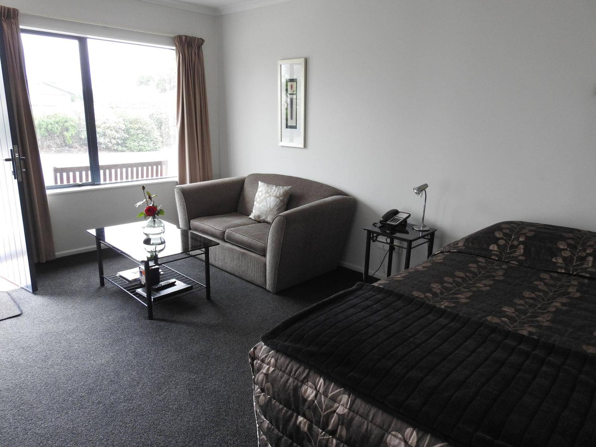 Tudor Lodge Motel Hawera Kültér fotó