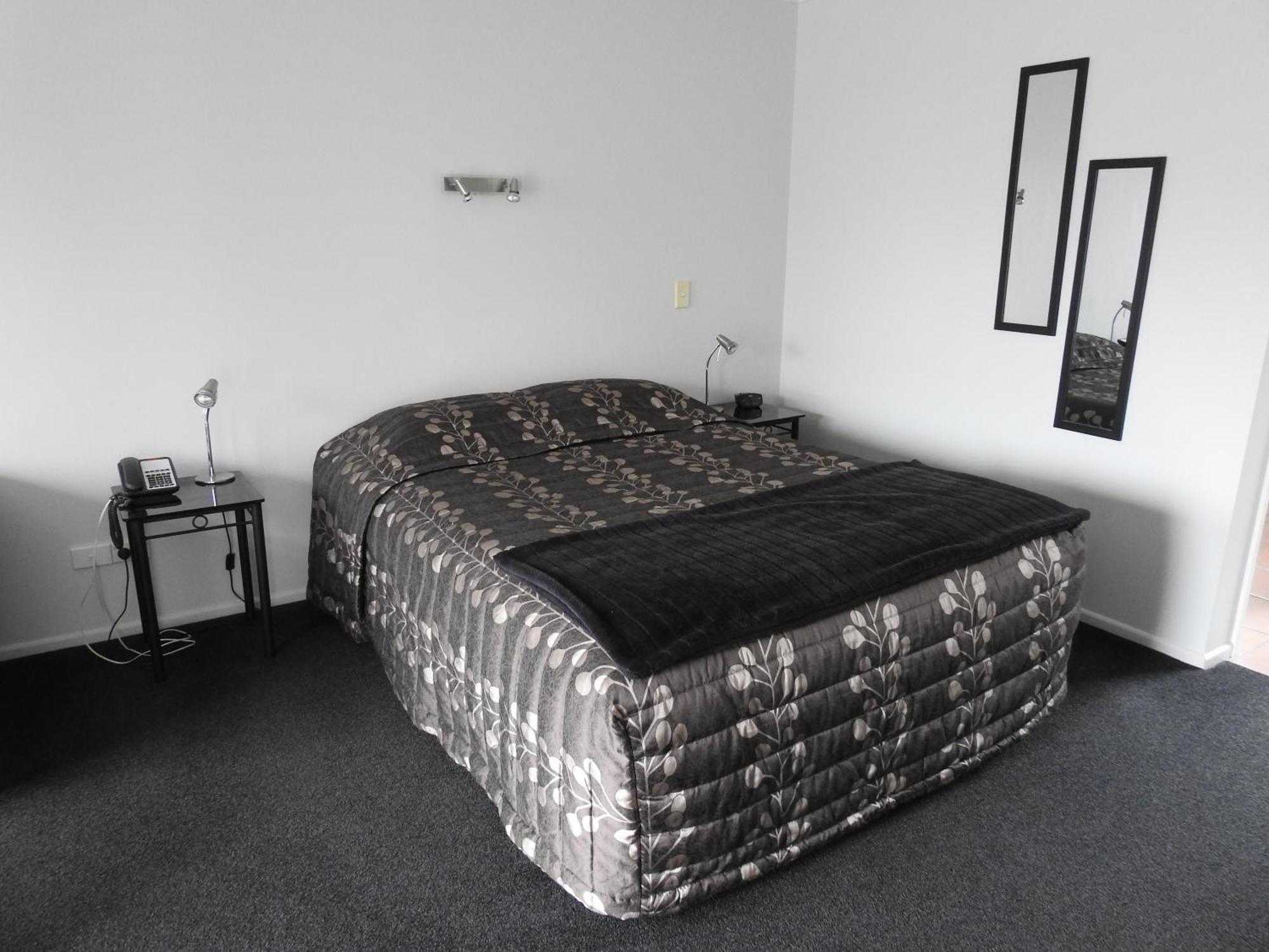 Tudor Lodge Motel Hawera Kültér fotó