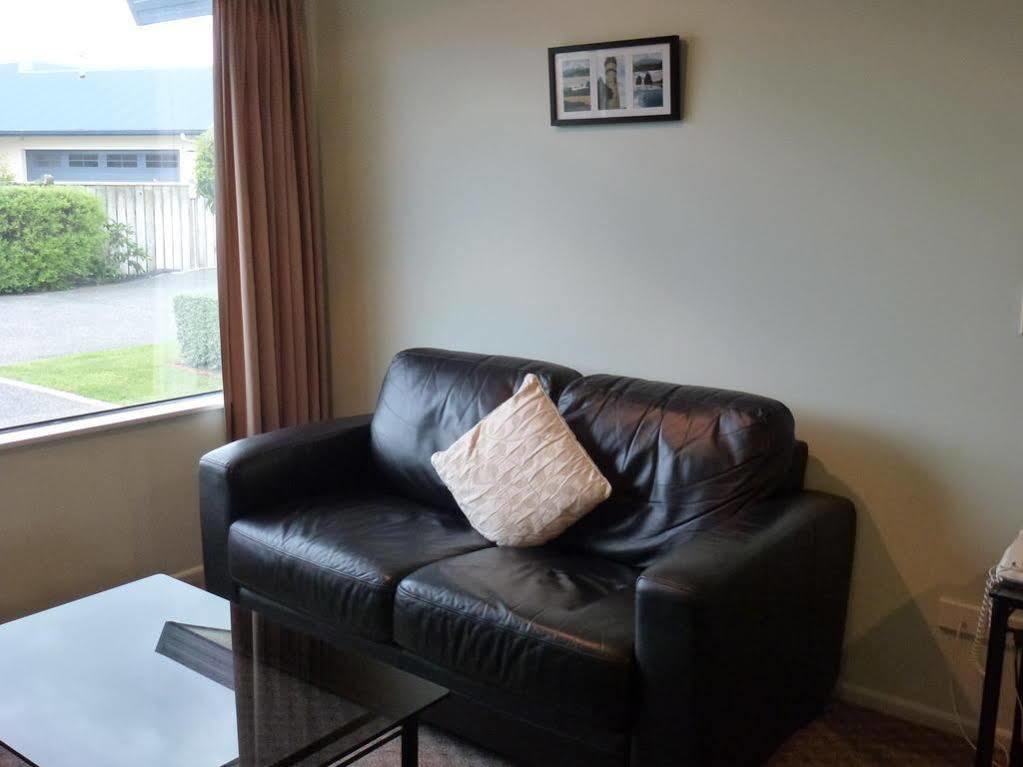 Tudor Lodge Motel Hawera Kültér fotó
