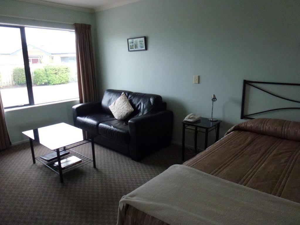 Tudor Lodge Motel Hawera Kültér fotó